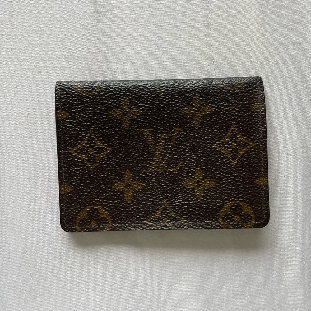 Louis Vuitton card holder 🤎